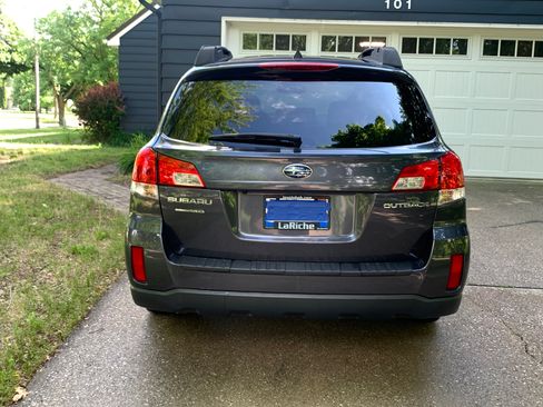 Used 2013 Subaru Outback 2.5i Limited AWD/4WD image 8