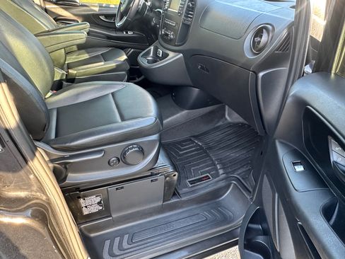 Used 2019 Mercedes-Benz Metris Passenger image 16