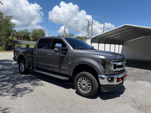 Used 2022 Ford F250 XLT w/ XLT Premium Package image 2