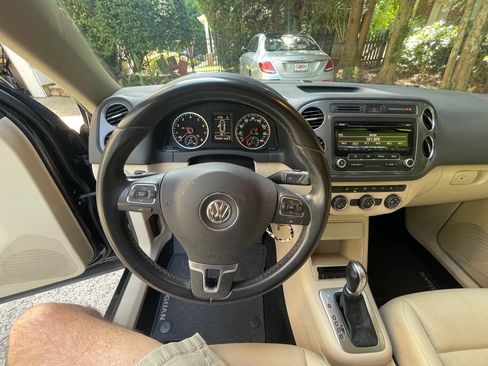 Used 2014 Volkswagen Tiguan SE FWD image 12