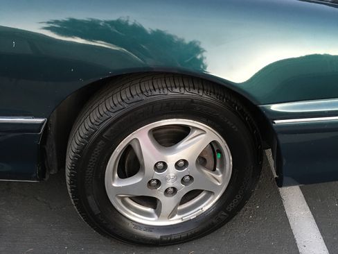 Used 1999 Toyota Avalon XLS image 14