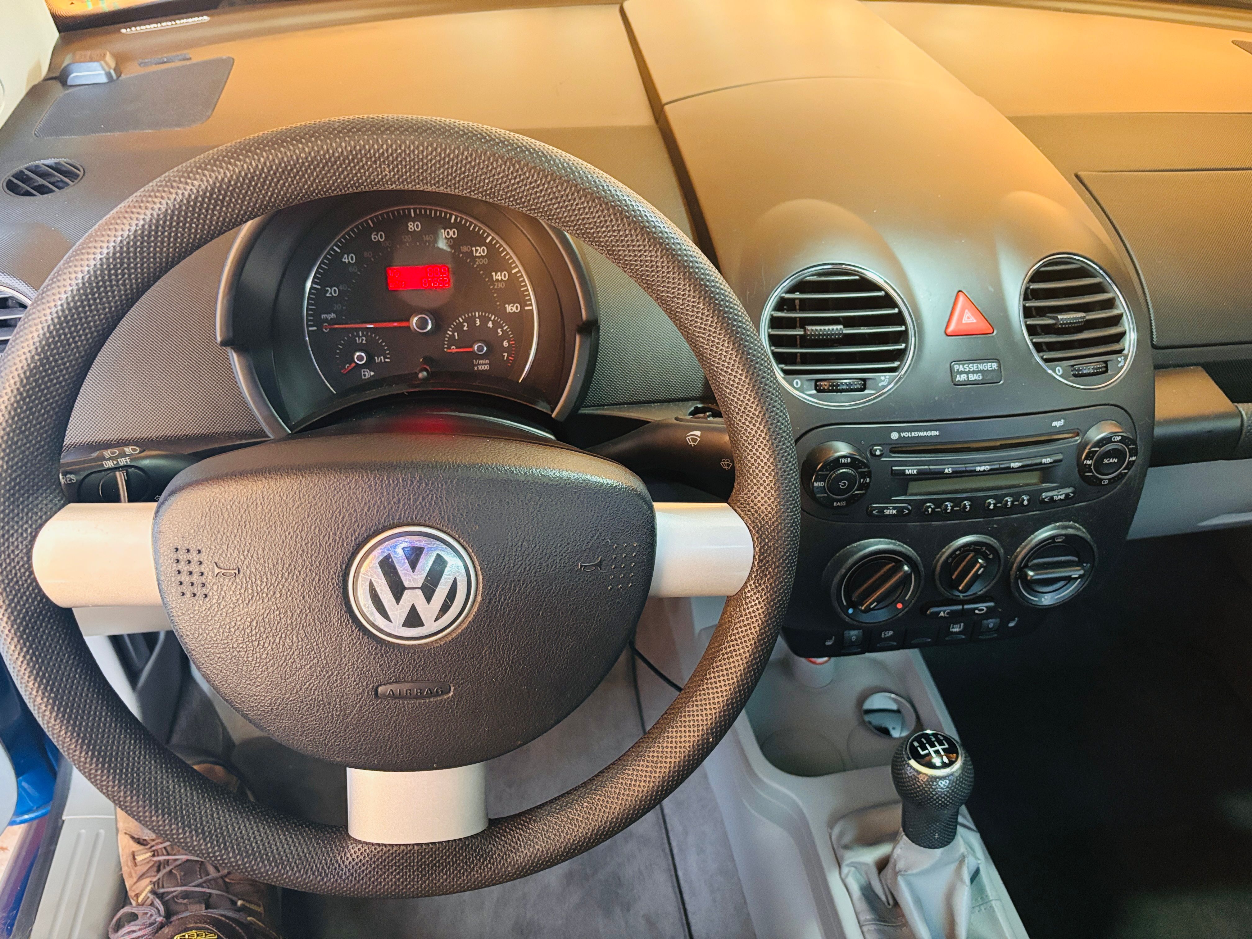 Used 2007 Volkswagen Beetle Coupe w/ Package 1 FWD image 5