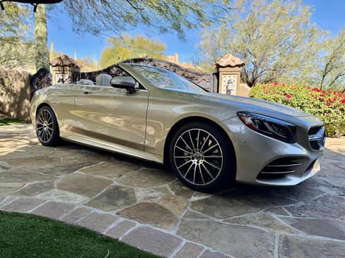 Used 2019 Mercedes-Benz S 560 Cabriolet image 2