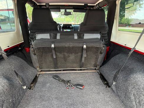 Used 2005 Jeep Wrangler Unlimited Rubicon w/ Security Group AWD/4WD image 10