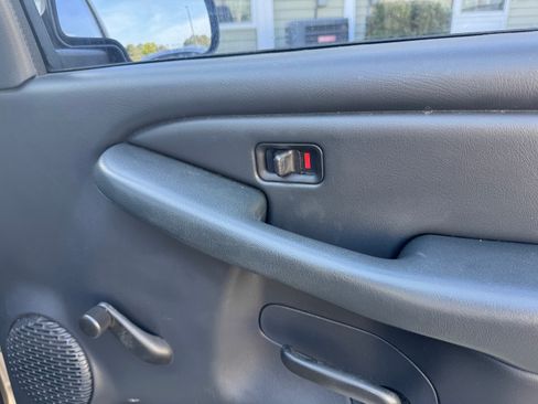 Used 2000 Chevrolet Silverado 1500 2WD Regular Cab image 11