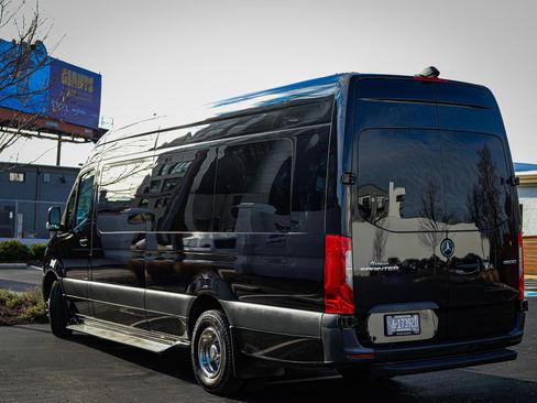 Used 2023 Mercedes-Benz Sprinter 3500 image 6