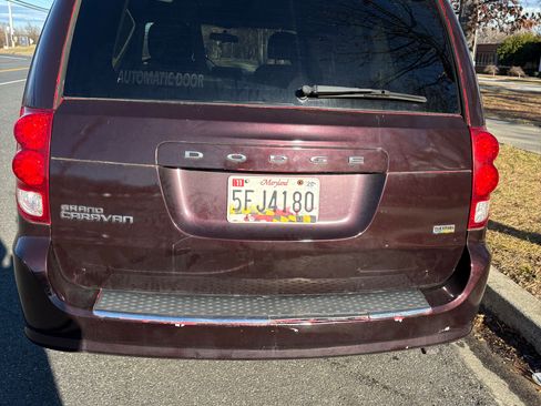 Used 2014 Dodge Grand Caravan SXT image 4