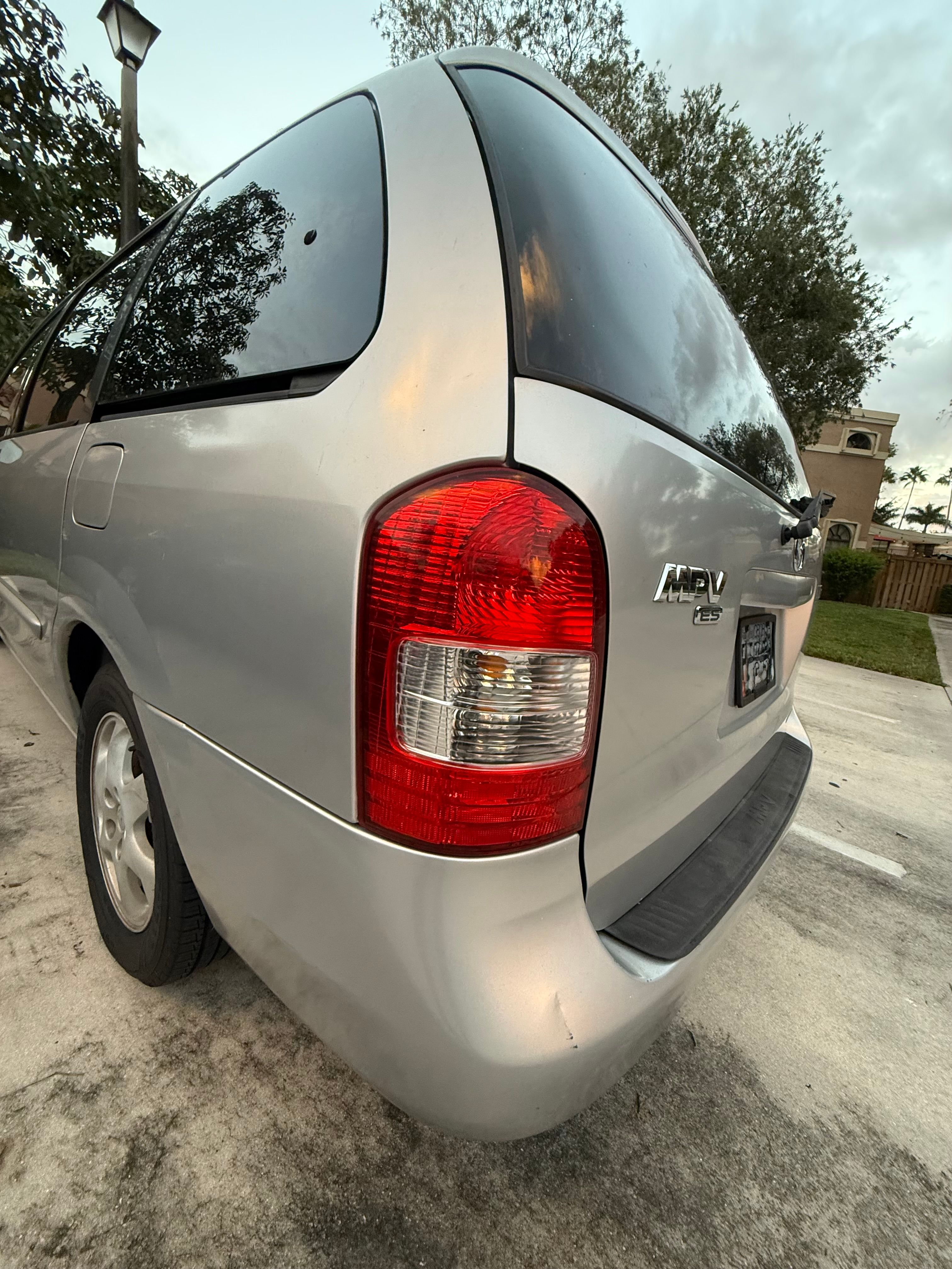 Used 2001 MAZDA MPV ES FWD image 9