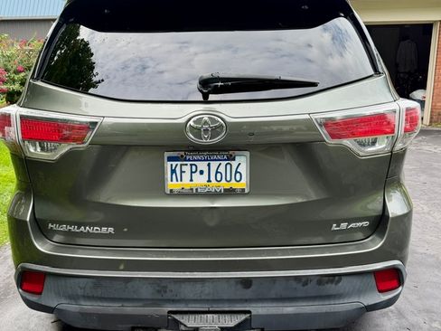 Used 2016 Toyota Highlander Plus AWD/4WD image 2
