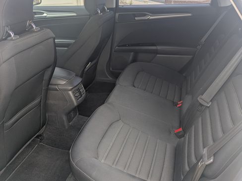 Used 2014 Ford Fusion SE FWD image 8