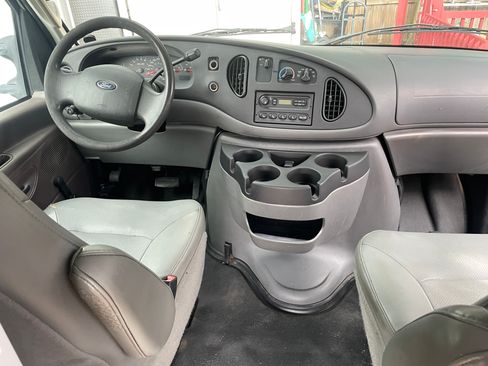 Used 2008 Ford E-350 and Econoline 350 Extended Super Duty RWD image 8