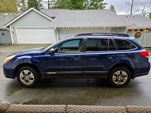 Used 2011 Subaru Outback 2.5i image 1