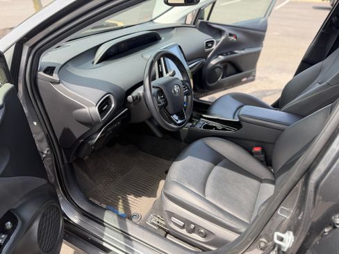Used 2021 Toyota Prius Prime Limited FWD image 2