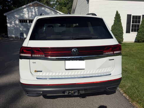 Used 2024 Volkswagen Atlas SE AWD/4WD image 8