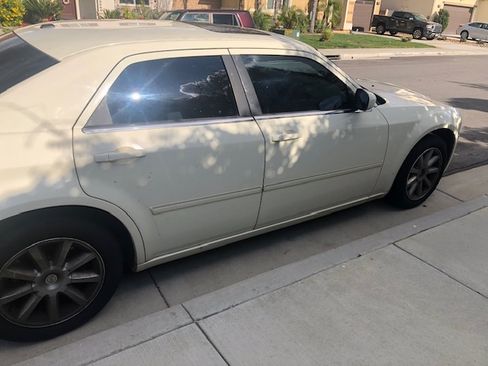 Used 2007 Chrysler 300 Touring L image 2