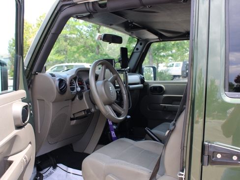 Used 2007 Jeep Wrangler Unlimited Sahara w/ Dual Top Group AWD/4WD image 21