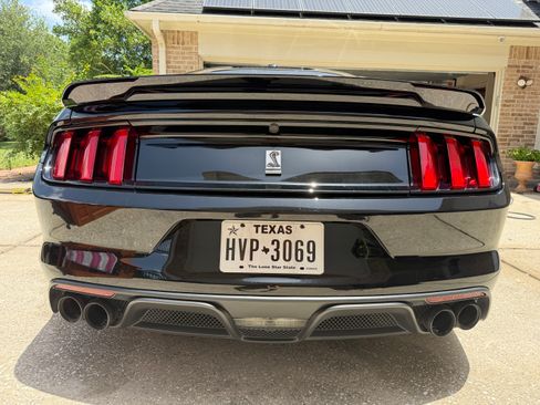 Used 2017 Ford Mustang Shelby GT350 RWD image 4