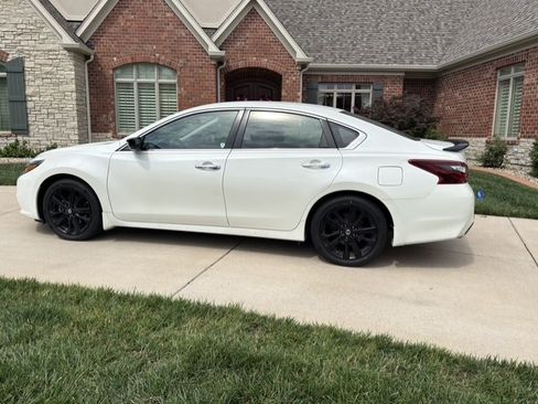 Used 2017 Nissan Altima 2.5 SR w/ Midnight Edition Package FWD image 10