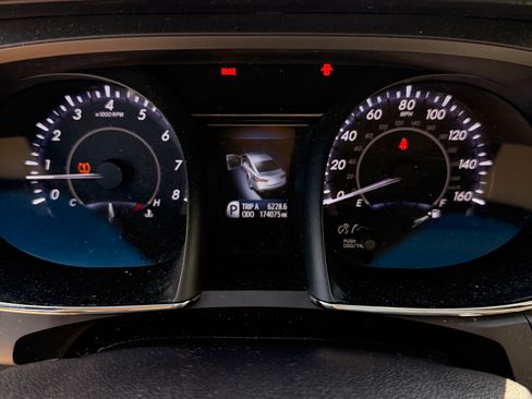 Used 2016 Toyota Avalon Limited w/ Toyota Safety Sense Package FWD image 19