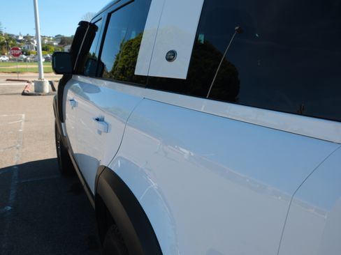 Used 2023 Land Rover Defender 110 S image 11