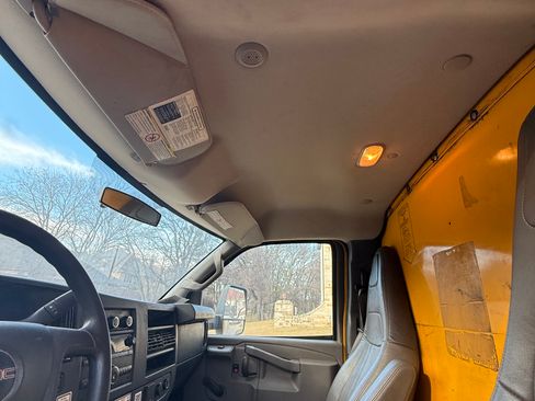 Used 2018 GMC Savana 3500 Extended w/ Driver Convenience Package image 21