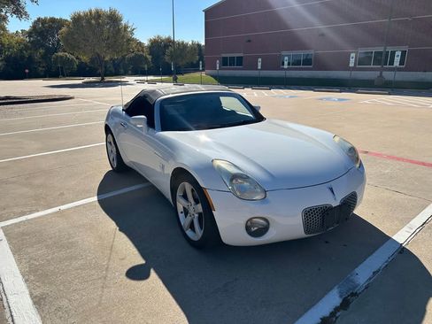 Used 2008 Pontiac Solstice Convertible w/ Premium Package image 11