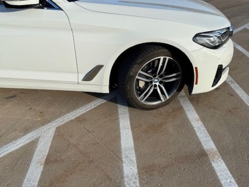 Used 2021 BMW 530e w/ Premium Package image 4