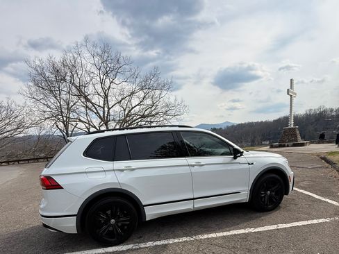 Used 2019 Volkswagen Tiguan SEL Premium R-Line image 2