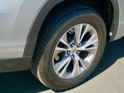 Used 2015 Toyota Highlander XLE FWD image 30