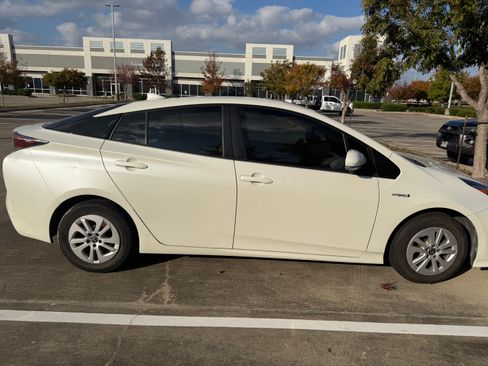 Used 2017 Toyota Prius Two image 13