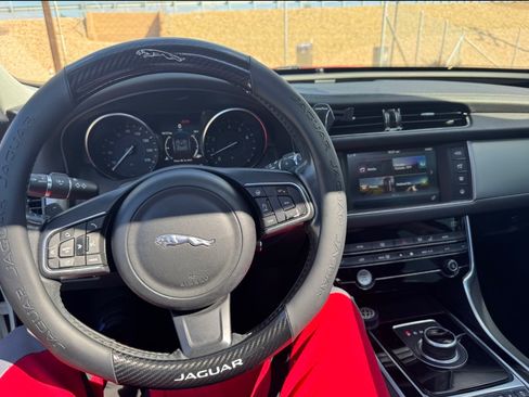 Used 2017 Jaguar XF Prestige image 5