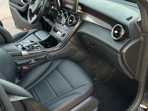 Used 2019 Mercedes-Benz GLC 350e 4MATIC image 4