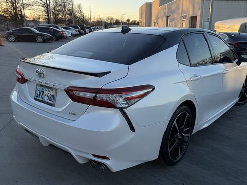 Used 2018 Toyota Camry XSE image 10