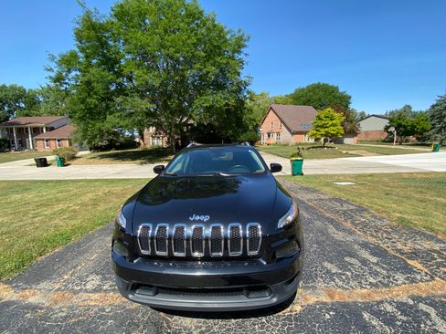 Used 2015 Jeep Cherokee Latitude w/ Cold Weather Group FWD image 10