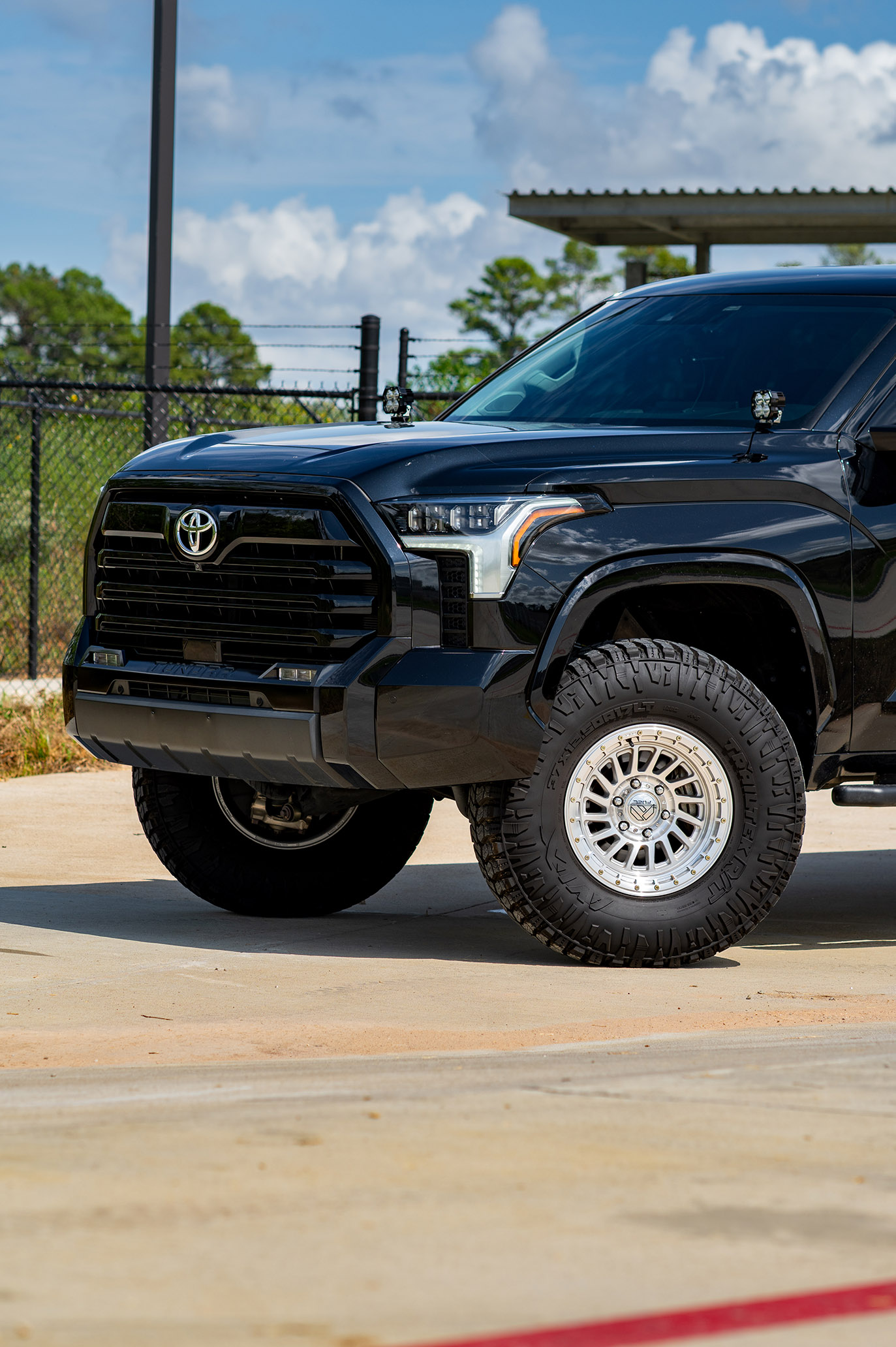 Used 2024 Toyota Tundra Limited AWD/4WD image 5