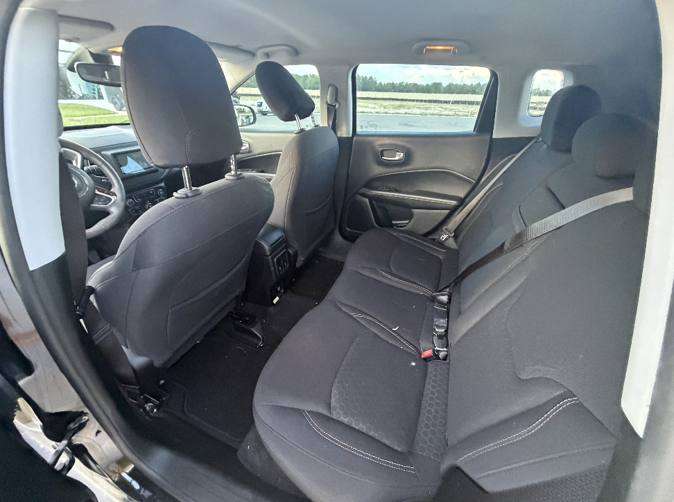 Used 2018 Jeep Compass Sport w/ Tech Group FWD image 10