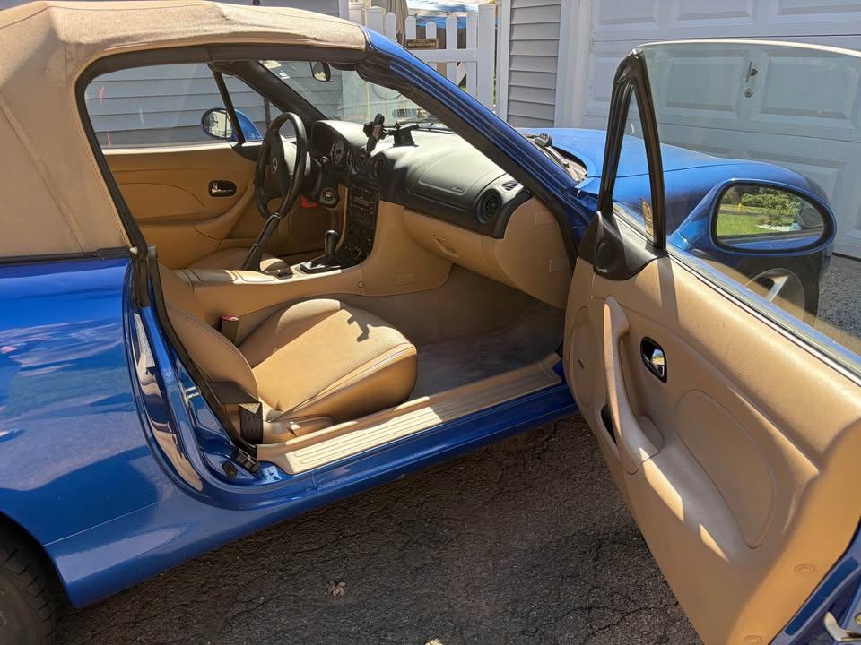Used 2002 MAZDA MX-5 Miata LS RWD image 8