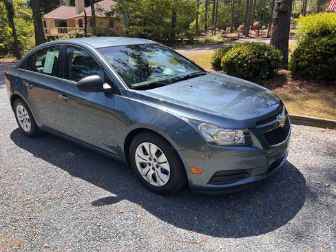 Used 2012 Chevrolet Cruze LS w/ Connectivity Package FWD image 2