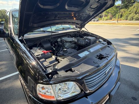 Used 2003 Ford F150 Lightning RWD image 32