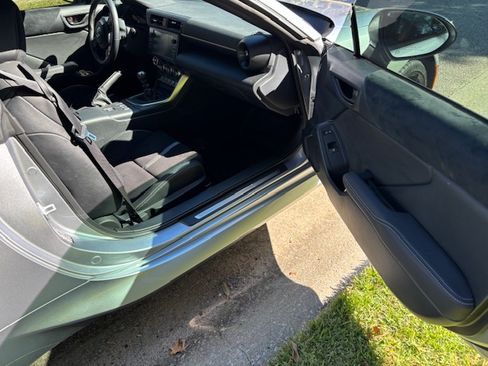 Used 2022 Toyota GR86 Premium image 8