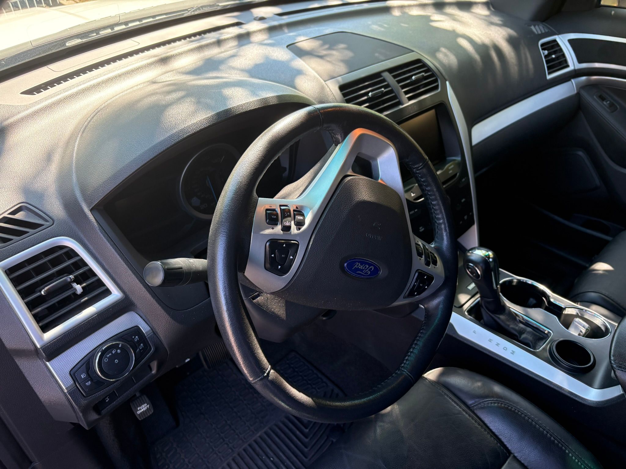 Used 2015 Ford Explorer XLT w/ Equipment Group 202A FWD image 10