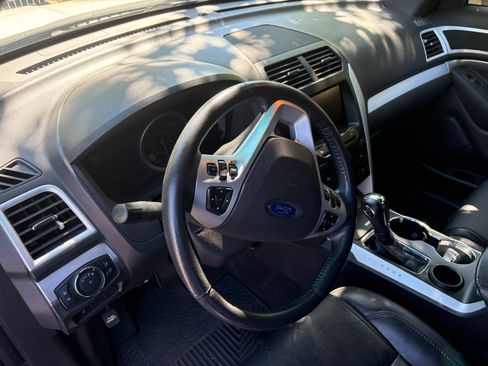 Used 2015 Ford Explorer XLT w/ Equipment Group 202A FWD image 10