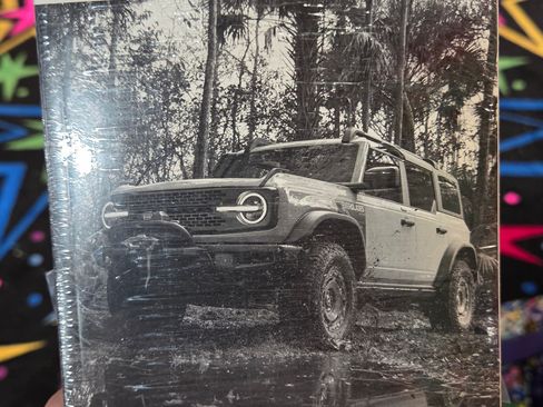 Used 2023 Ford Bronco Wildtrak image 2