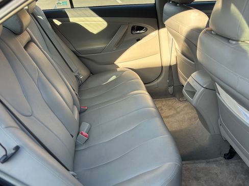 Used 2010 Toyota Camry LE image 10