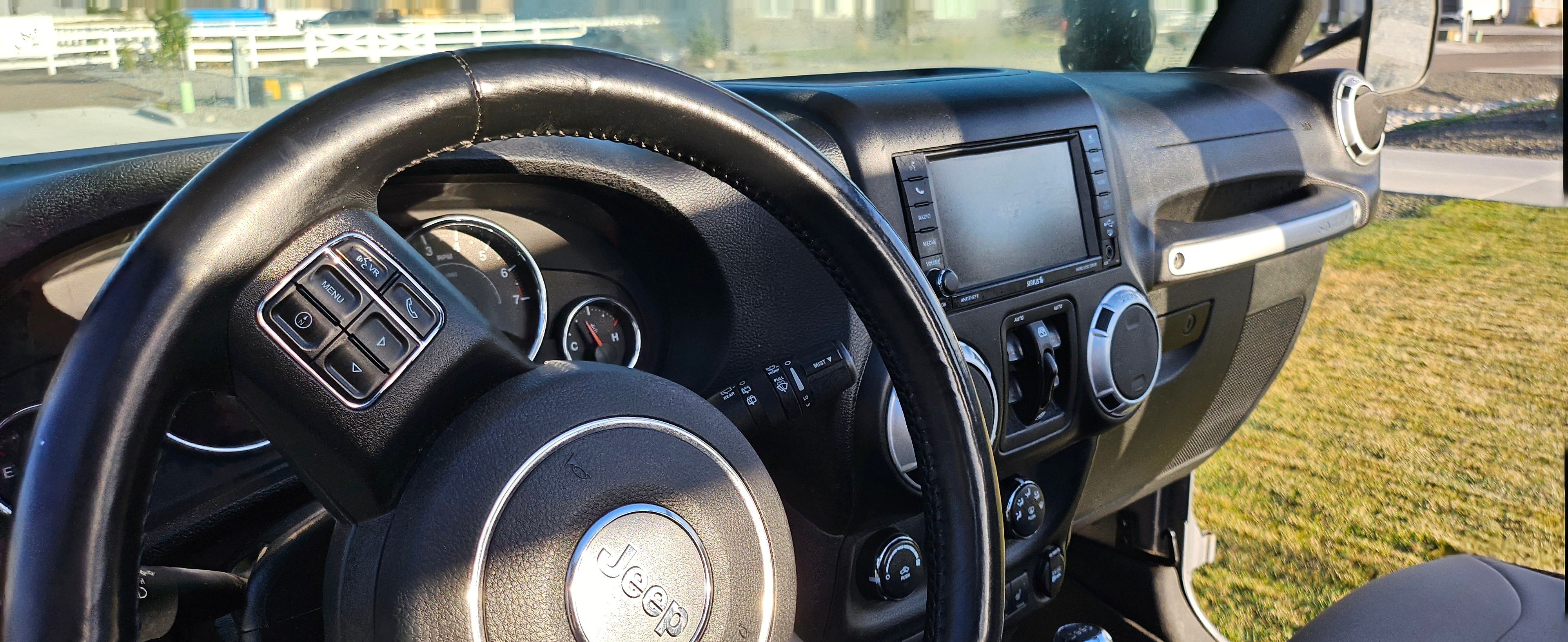 Used 2015 Jeep Wrangler Unlimited Rubicon w/ Dual Top Group AWD/4WD image 16