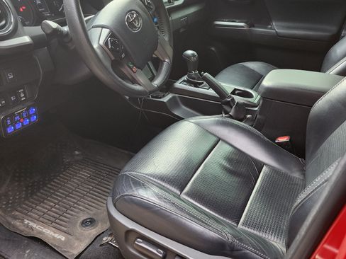 Used 2020 Toyota Tacoma TRD Off-Road image 5