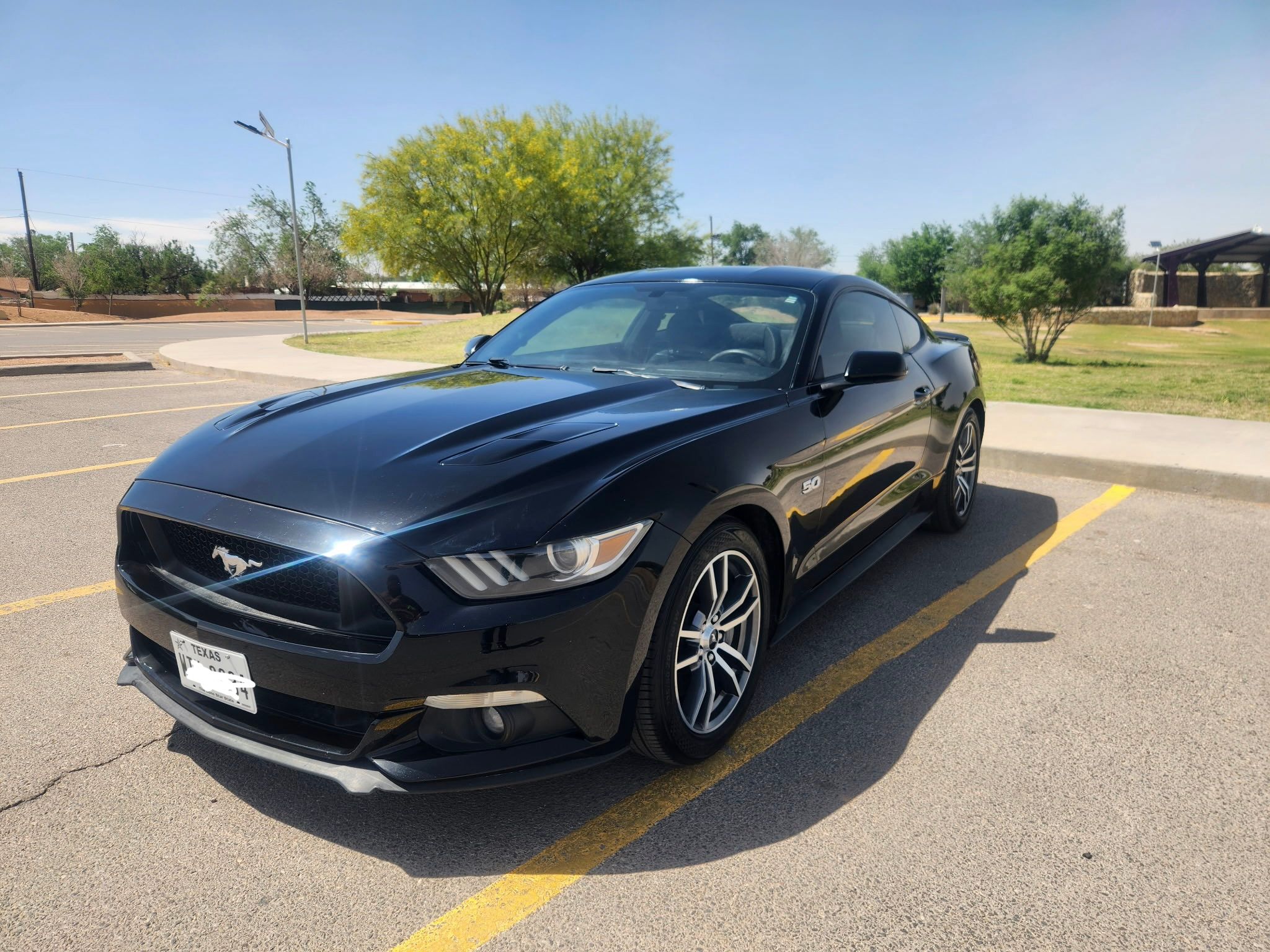 Used 2015 Ford Mustang GT RWD image 2