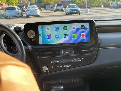 Used 2023 Lexus ES 300h w/ Premium Package image 17