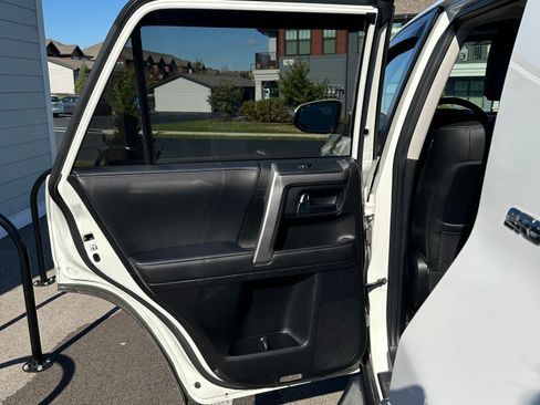 Used 2021 Toyota 4Runner SR5 Premium image 11