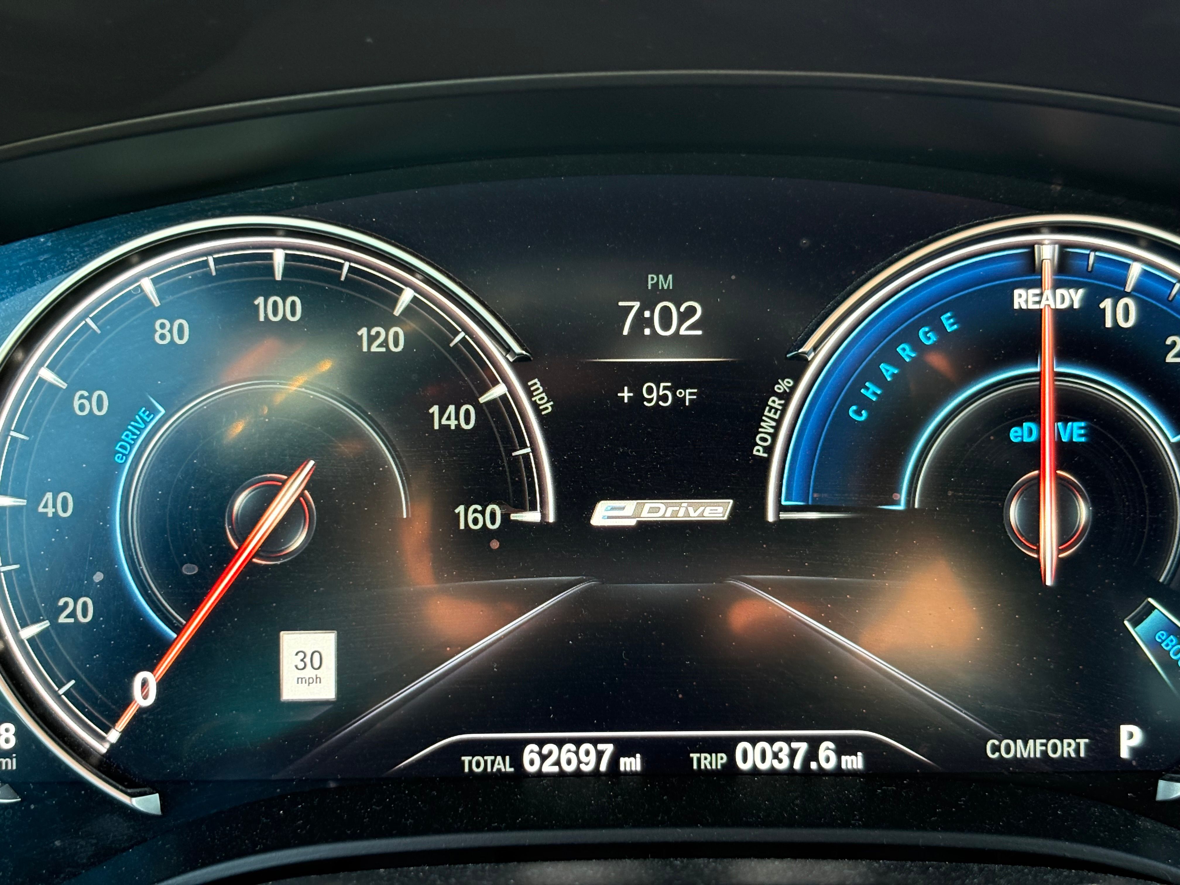 Used 2018 BMW 530e xDrive w/ M Sport Package 2 AWD/4WD image 2
